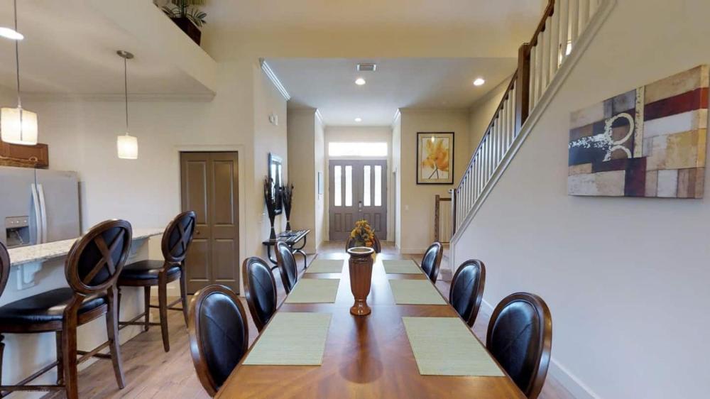 6 Bed, 4 Bath perfect for group or large family